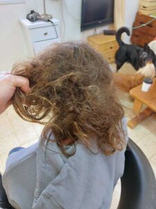 התרת קשרים מורכבים בשיער